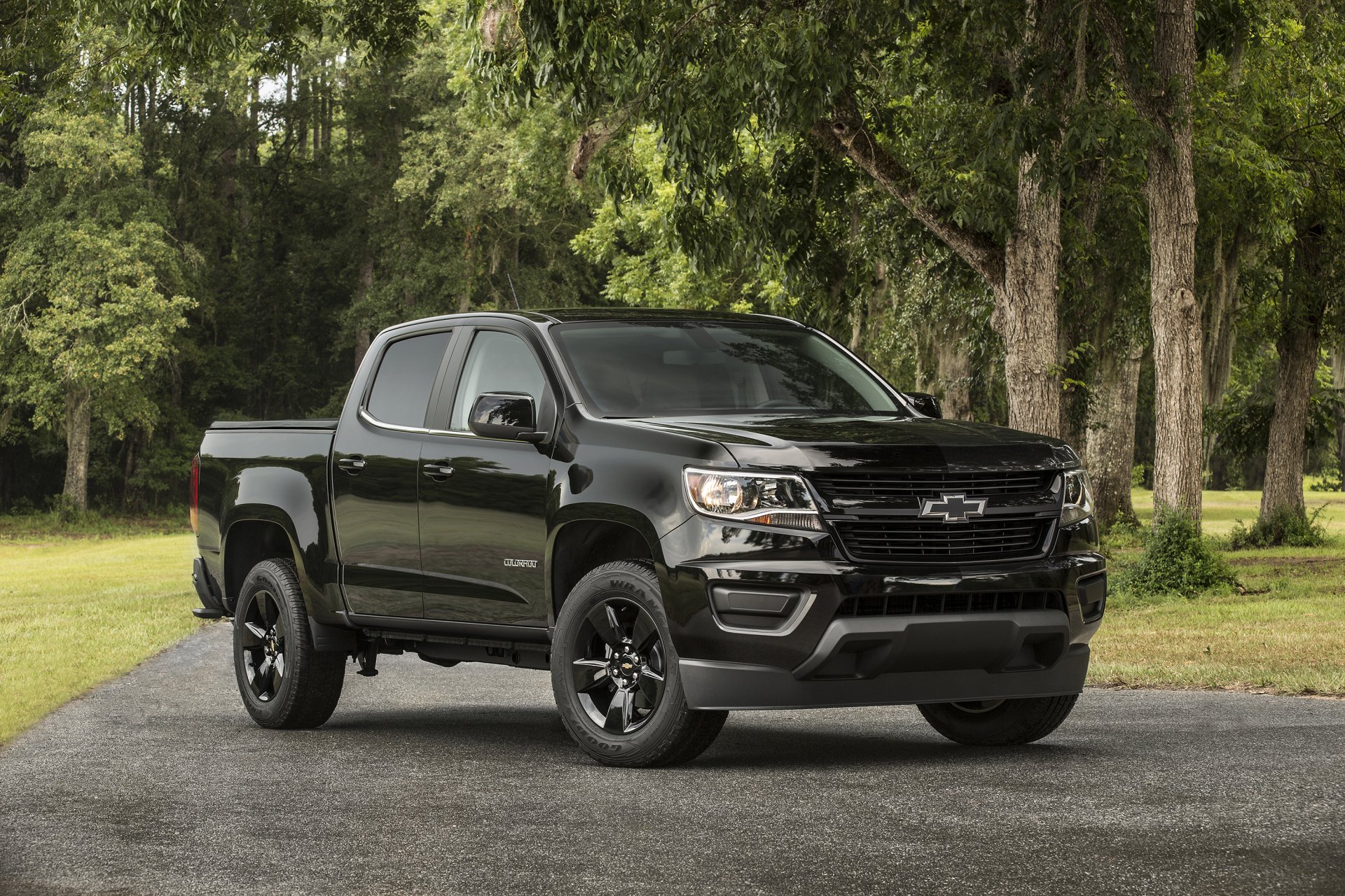 2015 г. chevrolet колорадо lt полночь crew cab шевроле