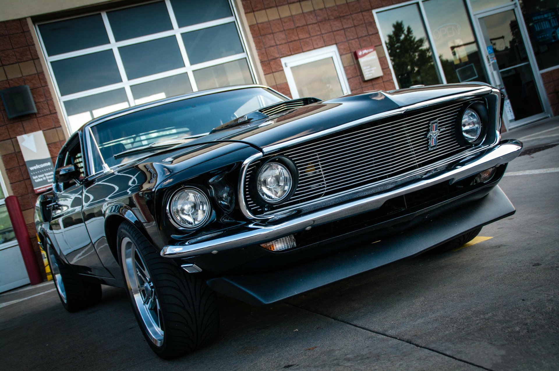 auto ford mustang kustom macchina città