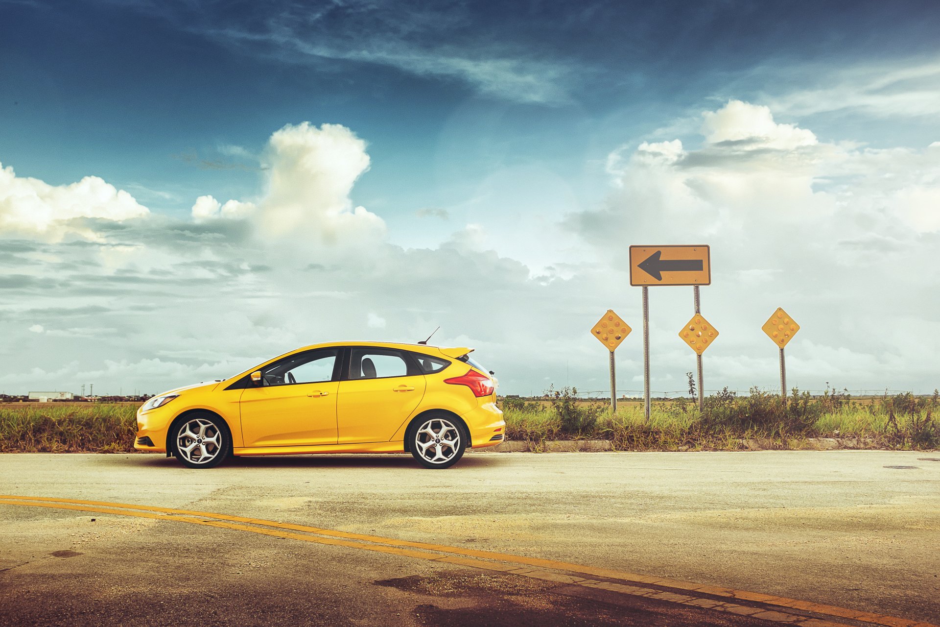 ford foco foco amarillo soleado flecha