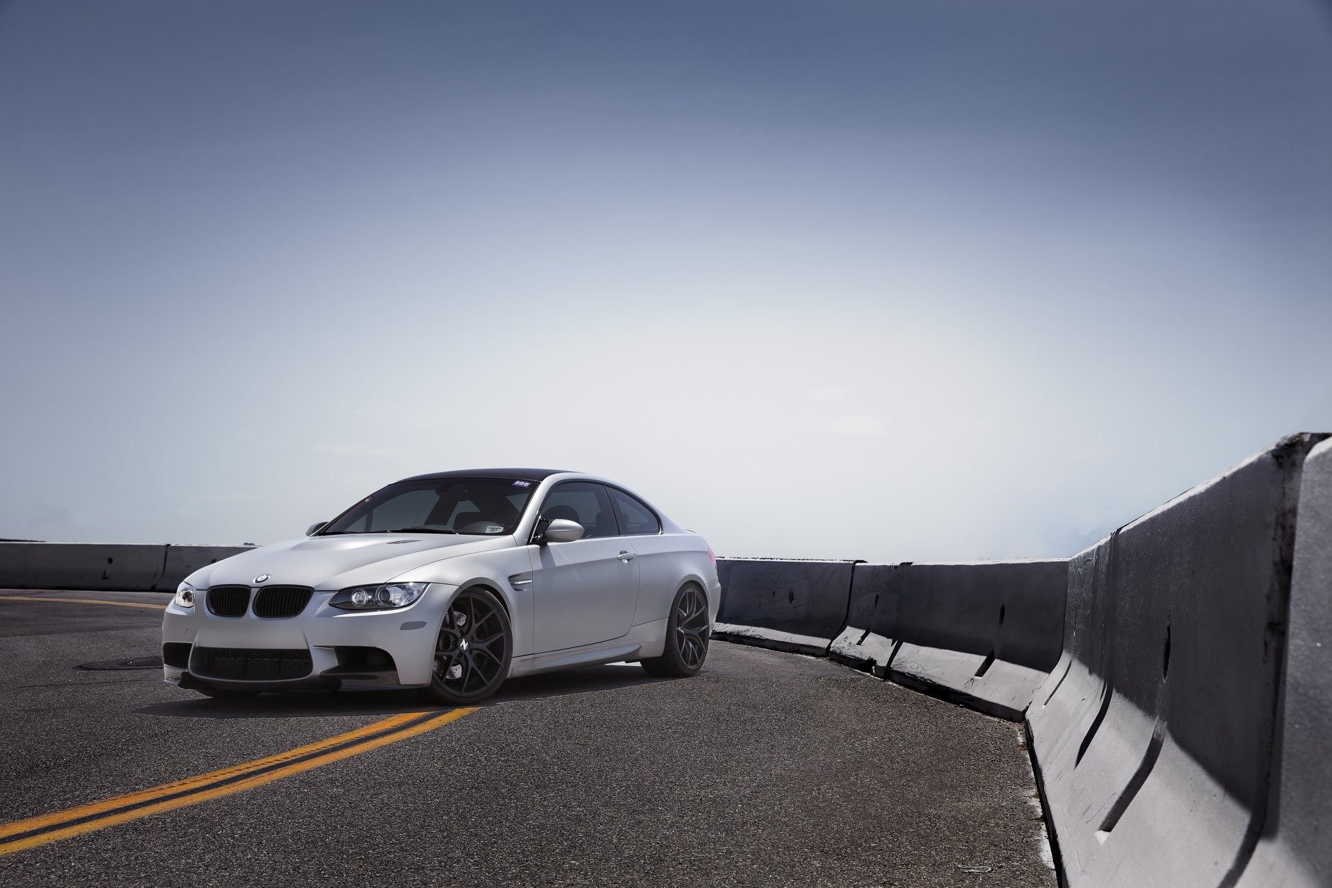 bmw m3 e92 silber bmw silber himmel straße abbiegen