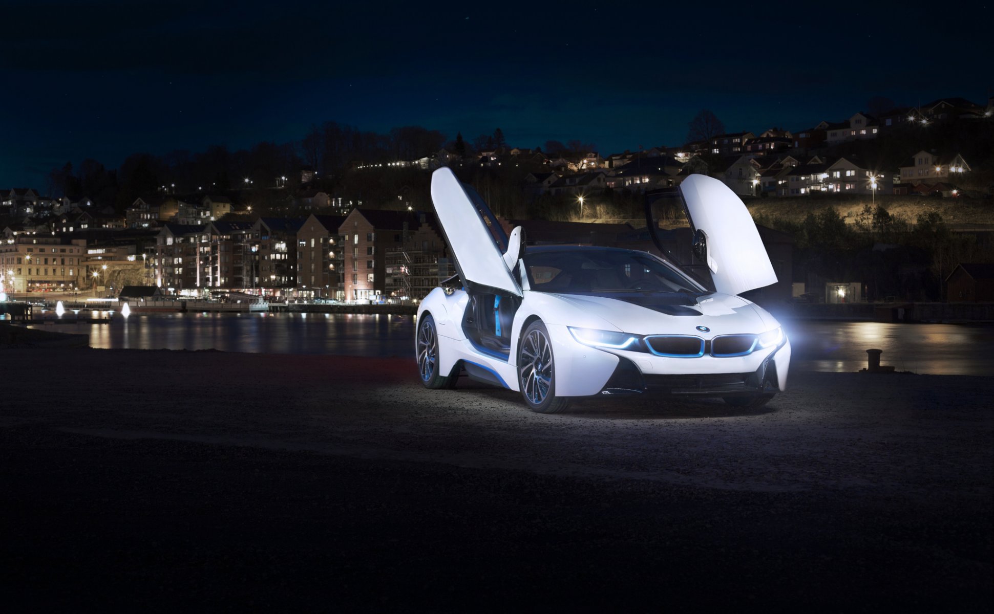 bmw i8 biały drzwi nigth światła rzeki