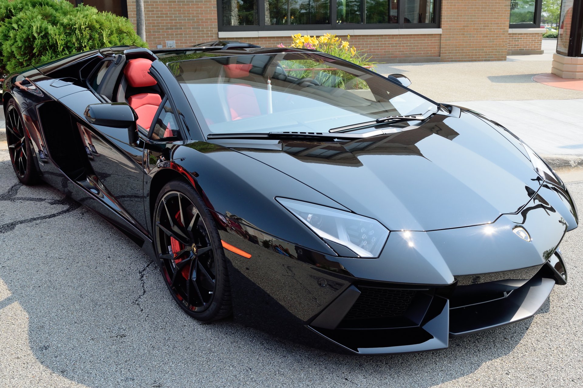 lamborghini aventador supersportwagen front