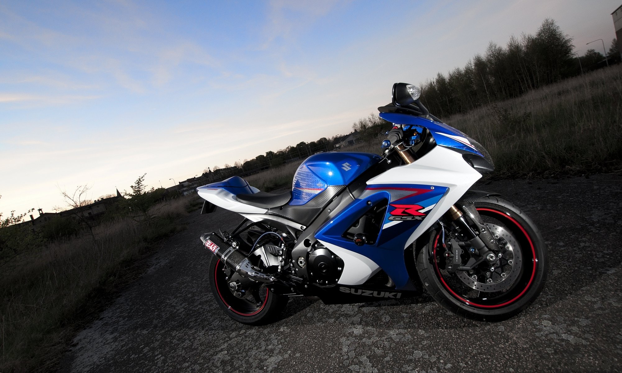 uzuki gsx-r1000 blu bici suzuki moto cielo nuvole