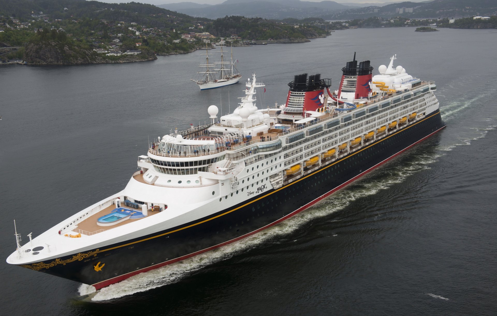 disney magic bergen norwegia morze północne liniowiec rejs żaglówka morze