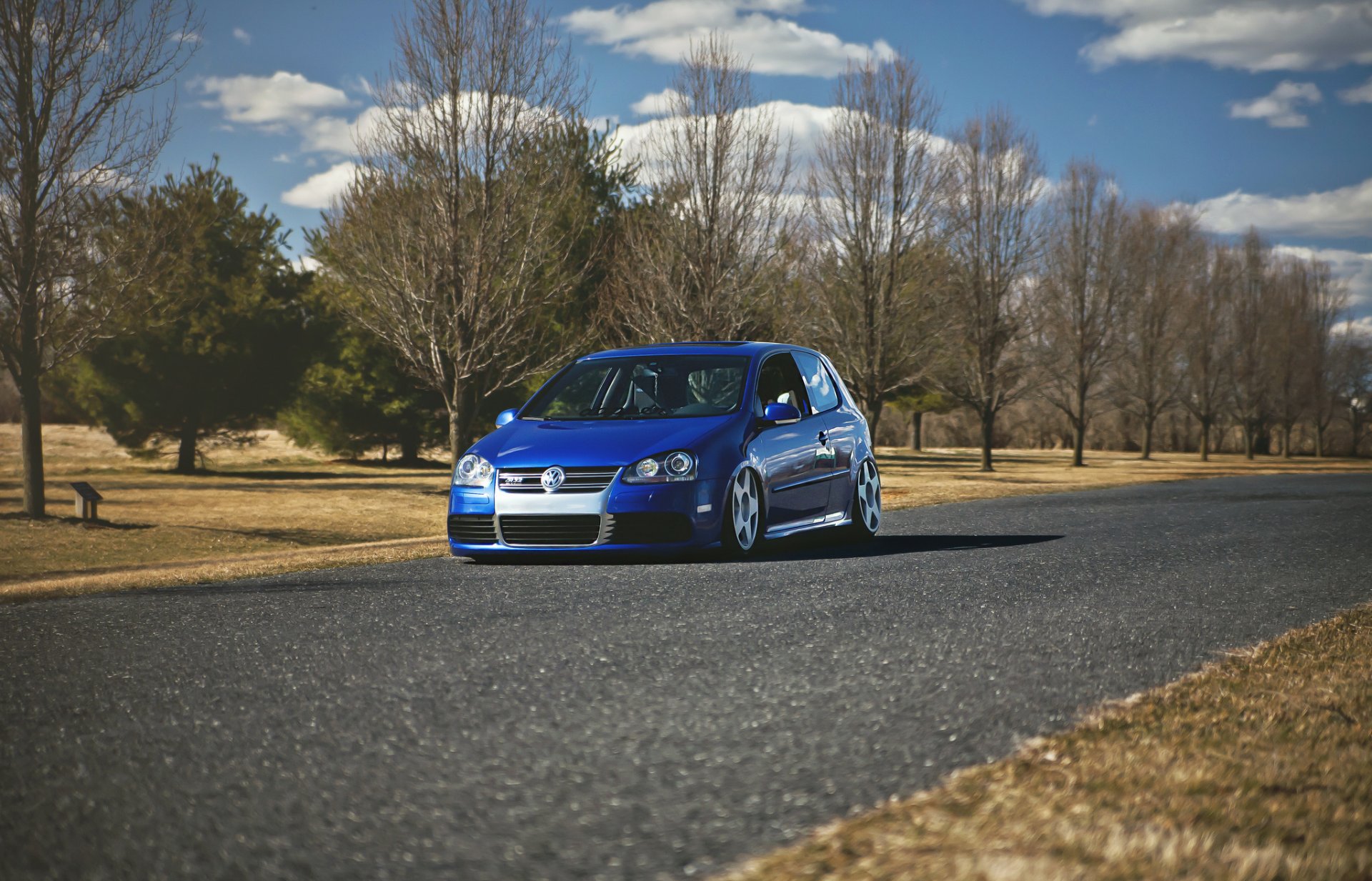 volkswagen golf gti r32 blue tuning tree autumn