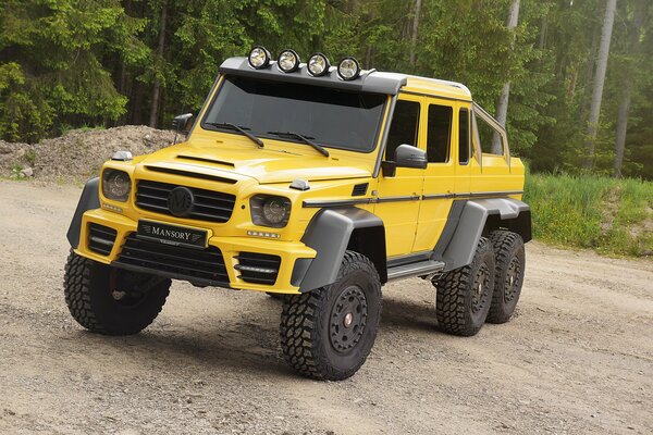 SUV 6x6 Pick-Up di colore giallo Mercedes Benz W463 mansori 2015gbmv E46 blu