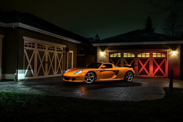 Zdjęcie Orange porsche carrera