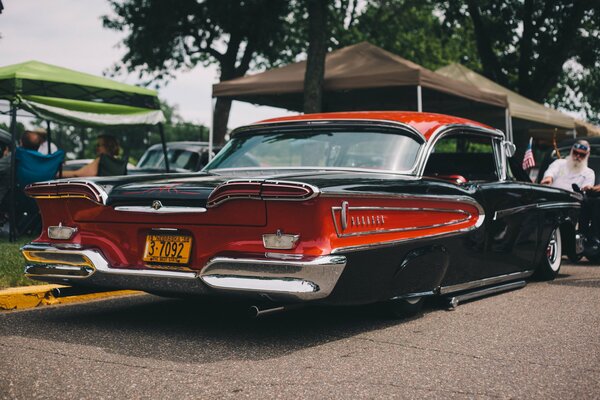 Edsel Corsair coche retro para los conocedores de los clásicos