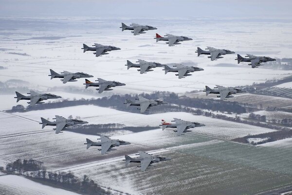 Szturmowcy av - 8B latają nad polem