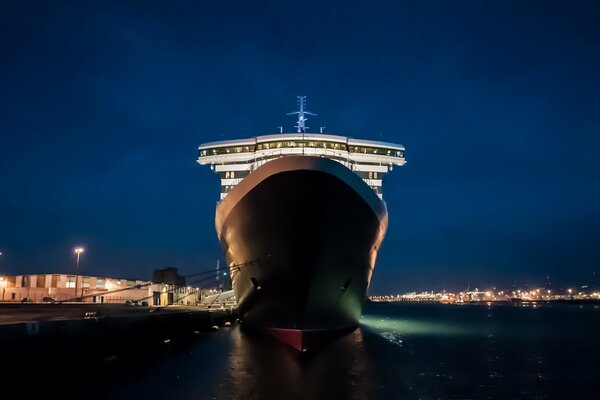 Majestuoso queen mary 2 noche en Francia