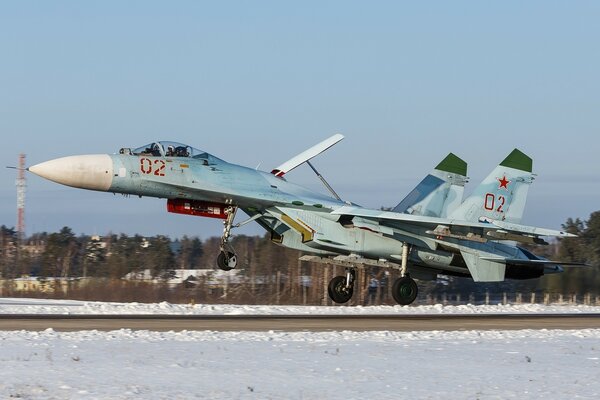 Despegue del caza soviético y ruso su-27