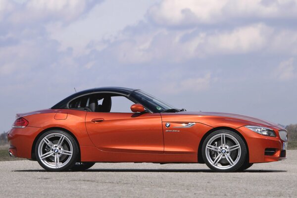 BMW Z4 orange cabriolet