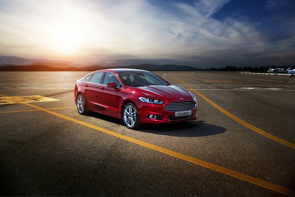 Ford rouge se dresse sur l aérodrome