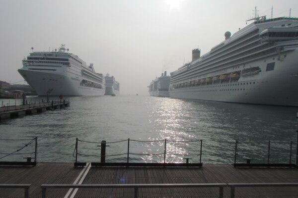 Photos of ships and liners in the port