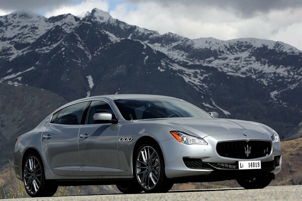 Maserati quattroporte машина горы небо
