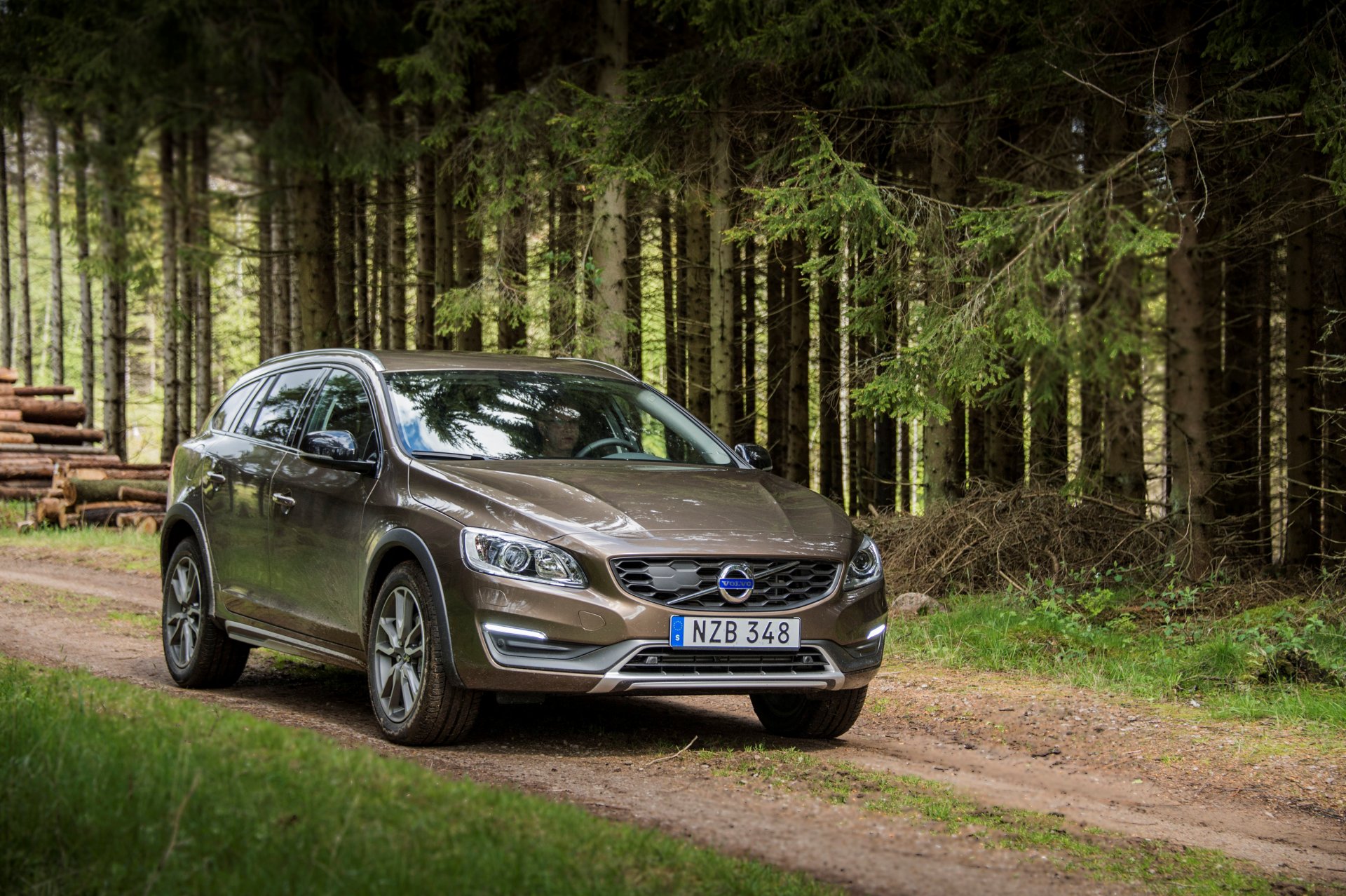 2015 г. volvo v60 cross country вольво