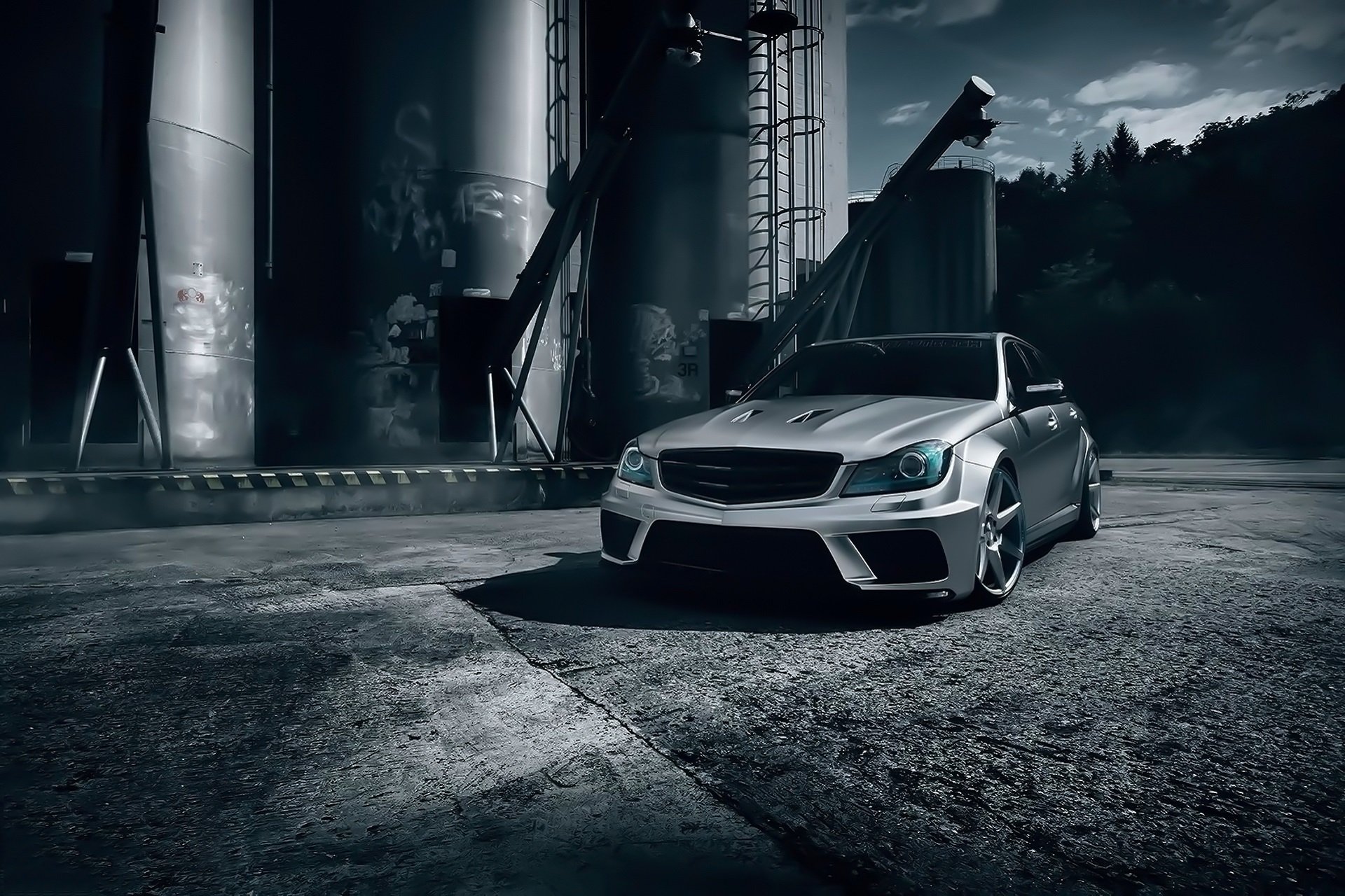 mercedes-benz c63 amg nero serie t-modell argento colore anteriore