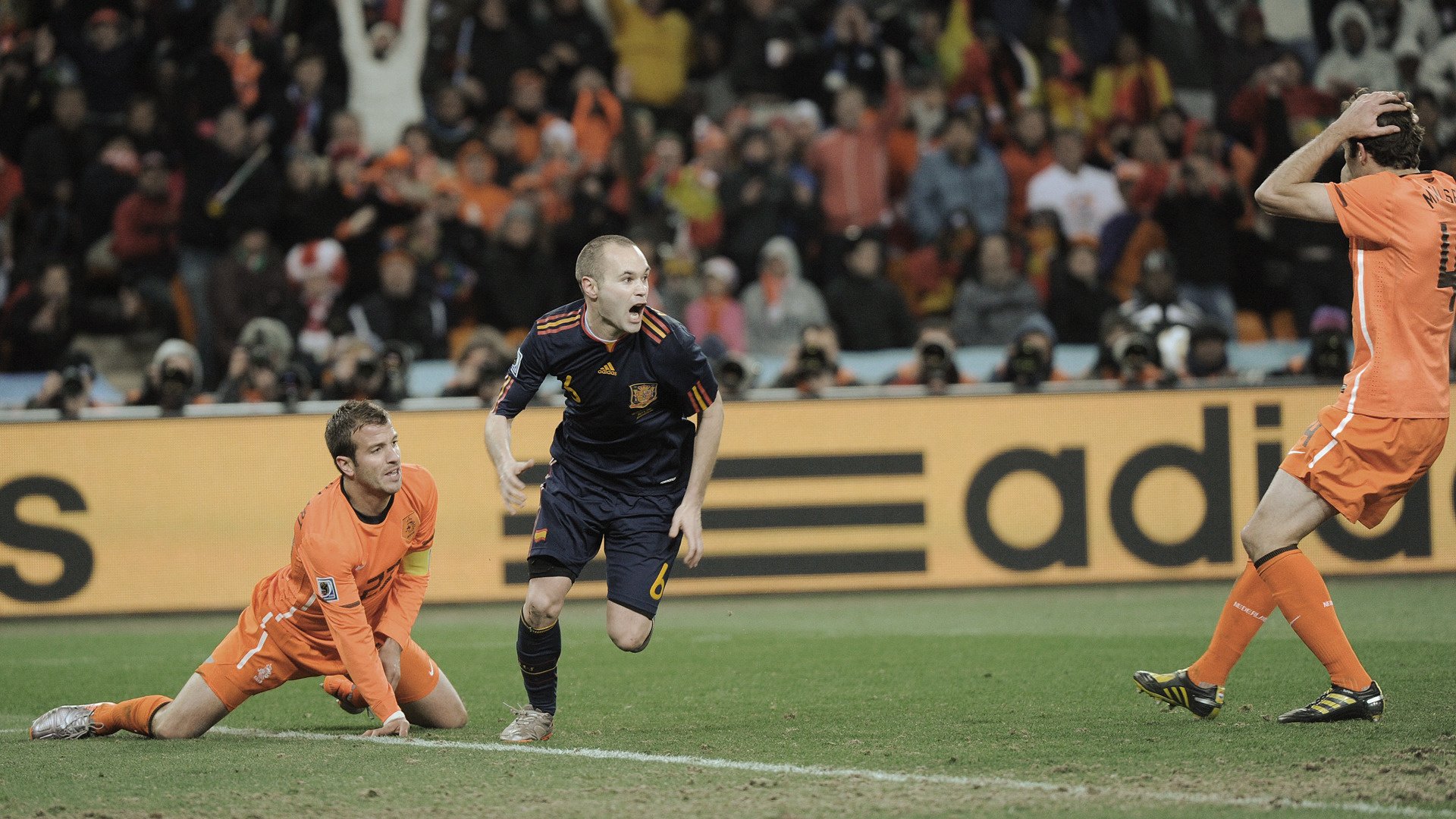 fußballtapeten iniesta van der vaart sport gras stadien spiel spiele spieler fußballspieler spanien holland fifa spanien holland football wallpapers full hd