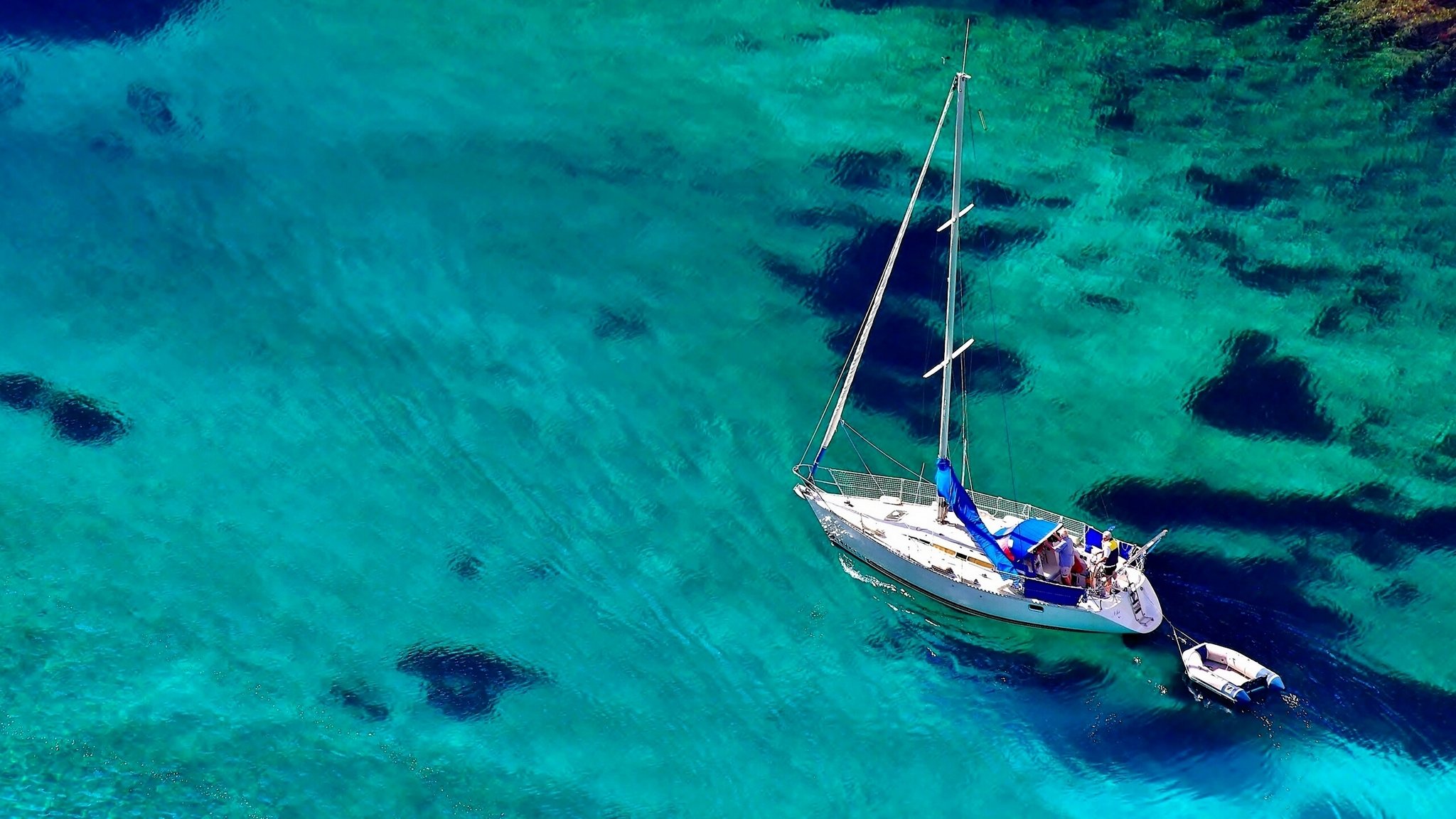 yate barco mar agua