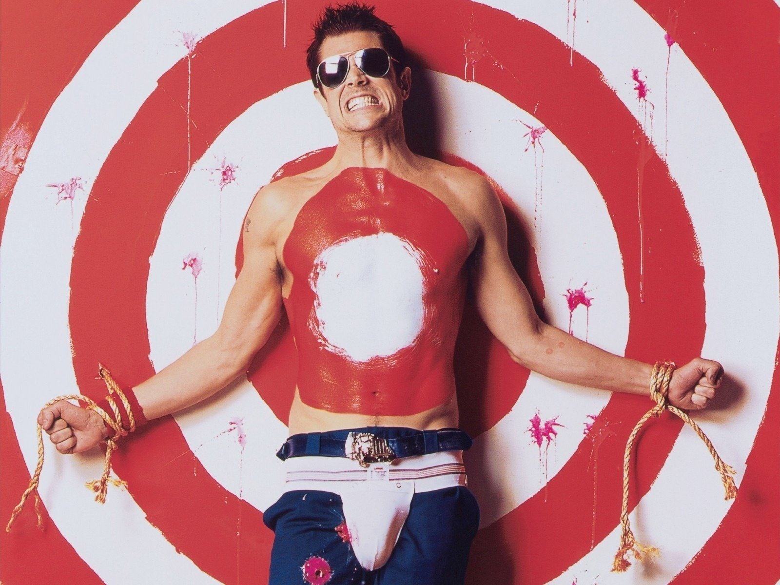 jackass johnny knoxville johnny knoxville pervertiti cruscotto bersaglio faccia occhiali