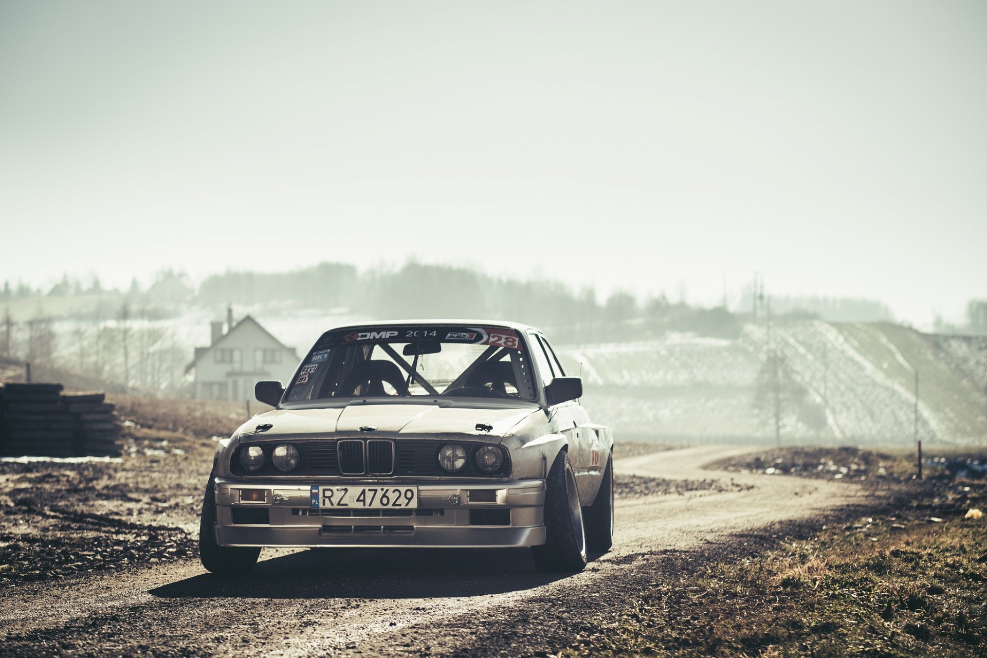 bmw e30 drift auto silber straße vorne licht sonne