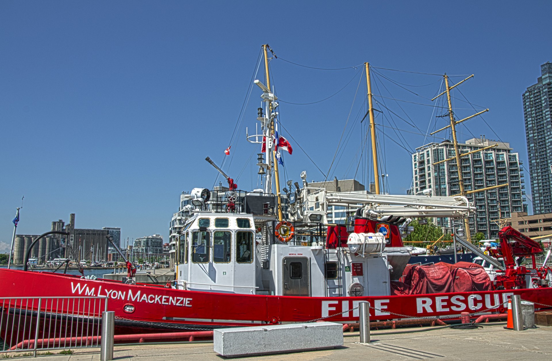 harbourfront toronto kanada statek strażacki nabrzeże maszty