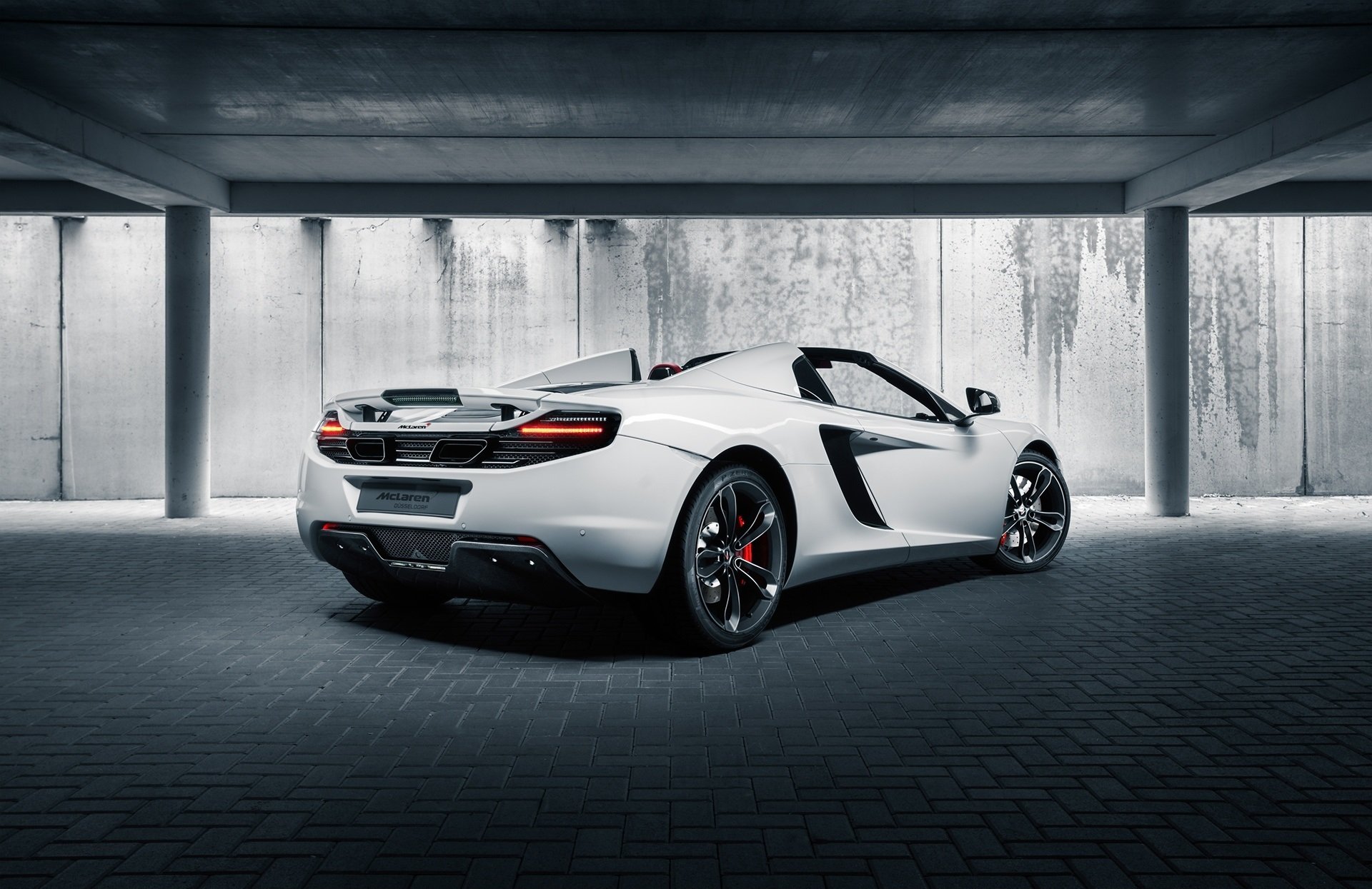 mclaren mp4-12c white back british supercar