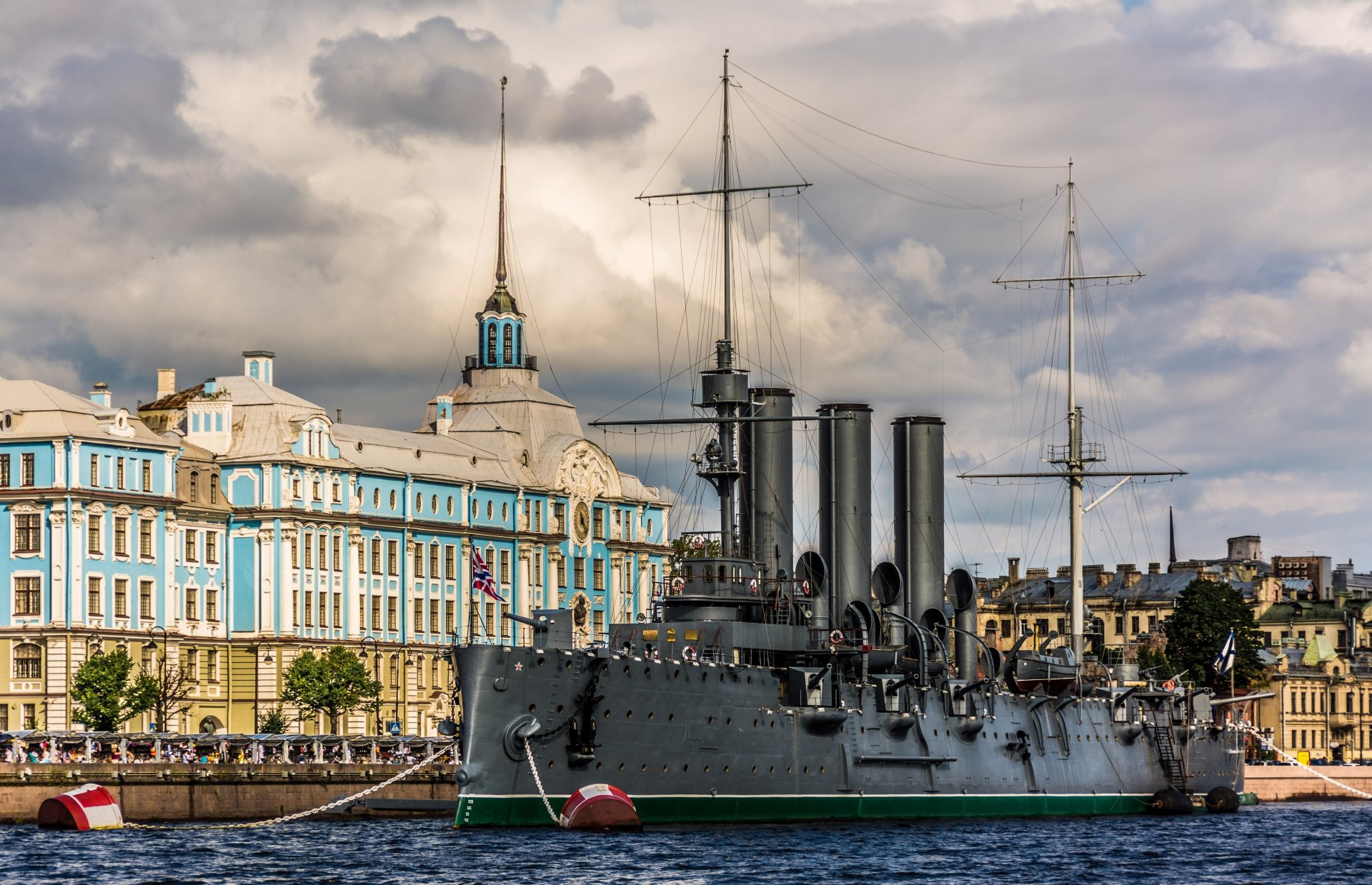 st. petersburg aurora kreuzer aurora kreuzer aurora naval school of naval petrograder damm großer fluss fluss uferpromenade museum gebäude