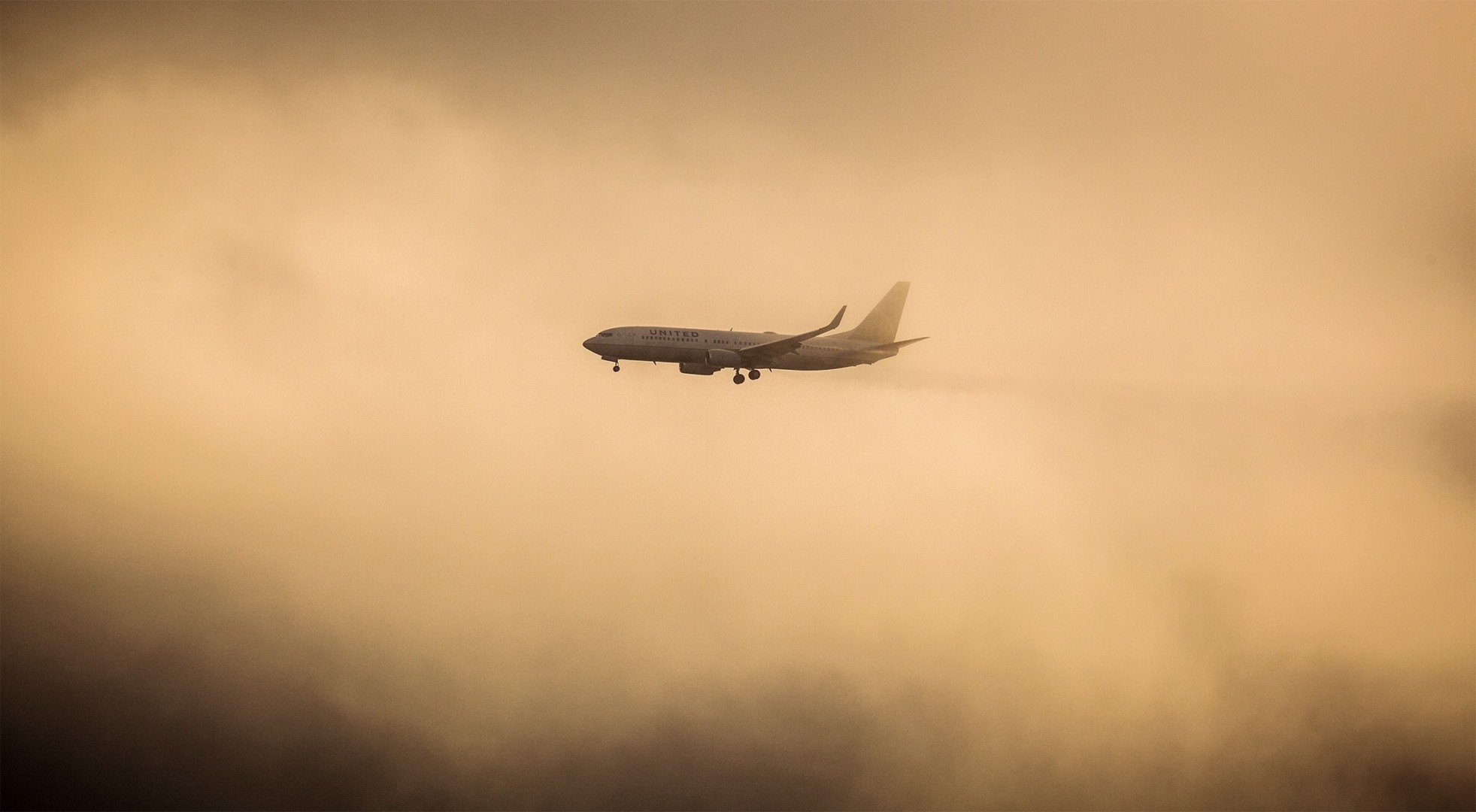 mañana boeing niebla nubes avión