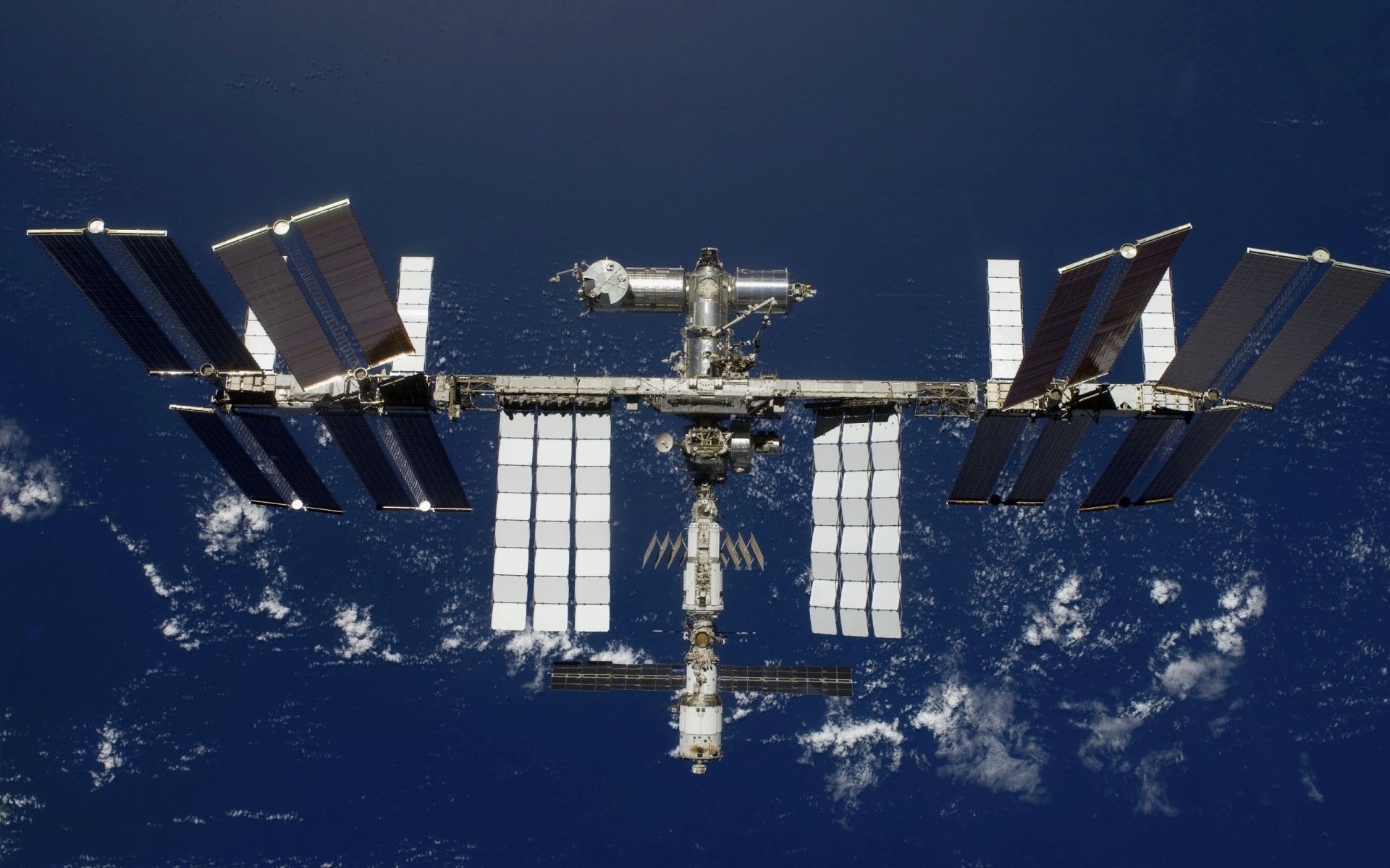 station solar module flug umlaufbahn batterien orbitalstation raumfahrttechnik raumfahrt iss