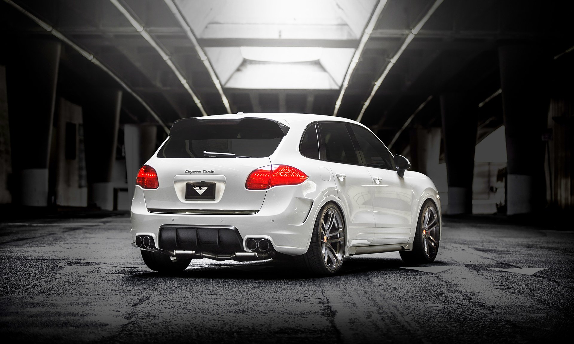 porsche v-ct edition cayenne turbo blanc rearside