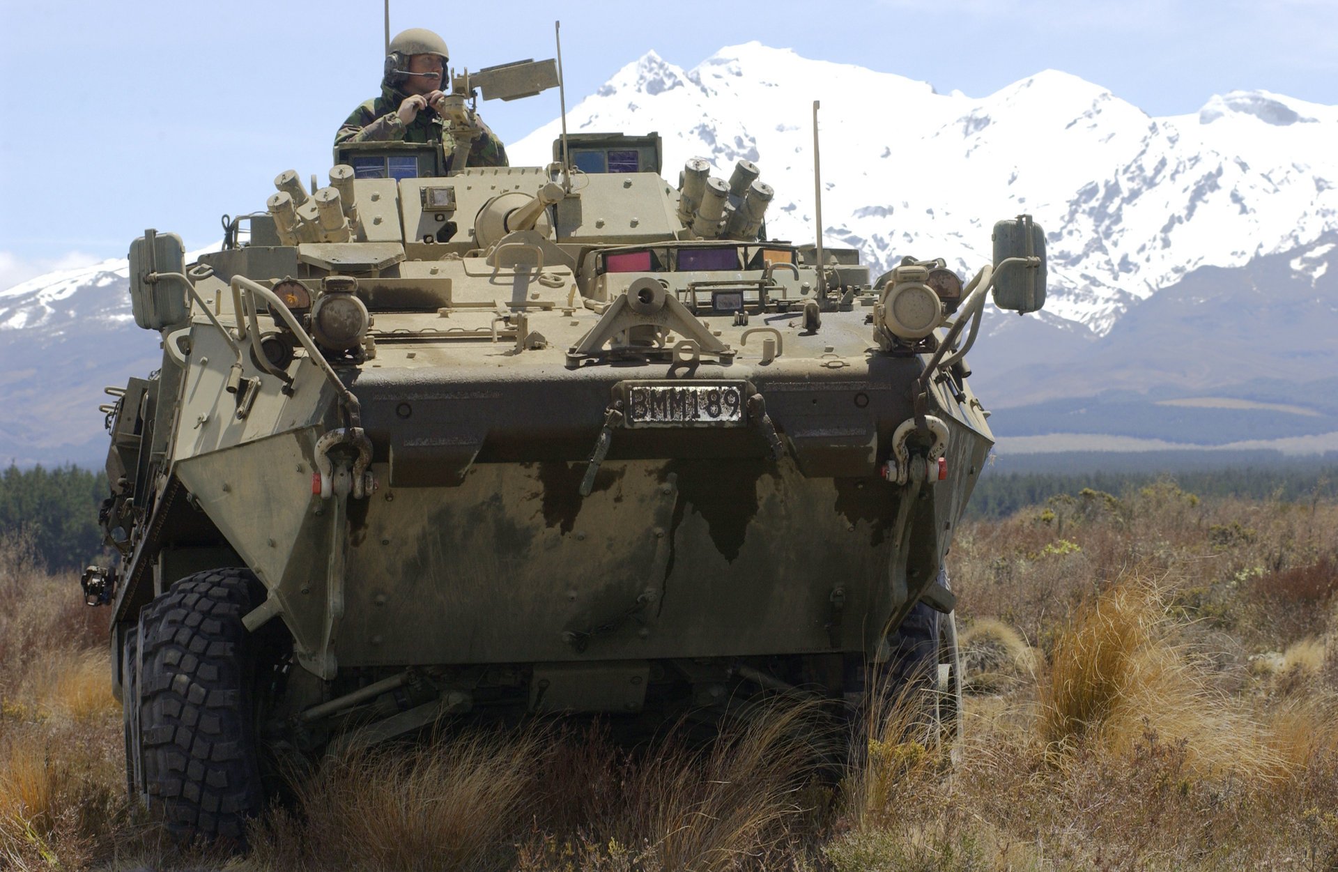 vehículo montaña soldado vehículos blindados tanque equipo militar