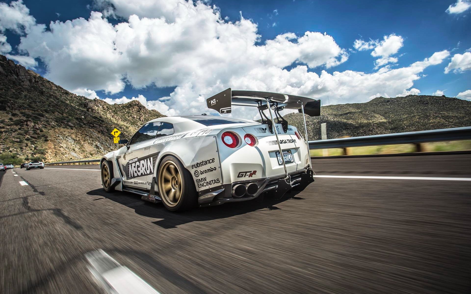 nissan gt-r voiture tuning en mouvement