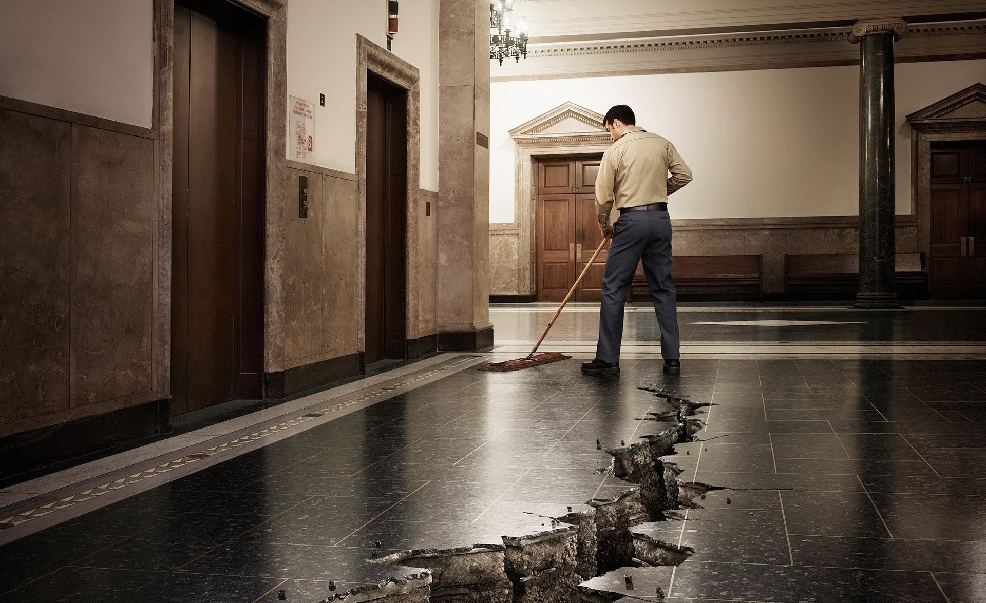 woźny podąża za nim hall przepaść mężczyźni gagi