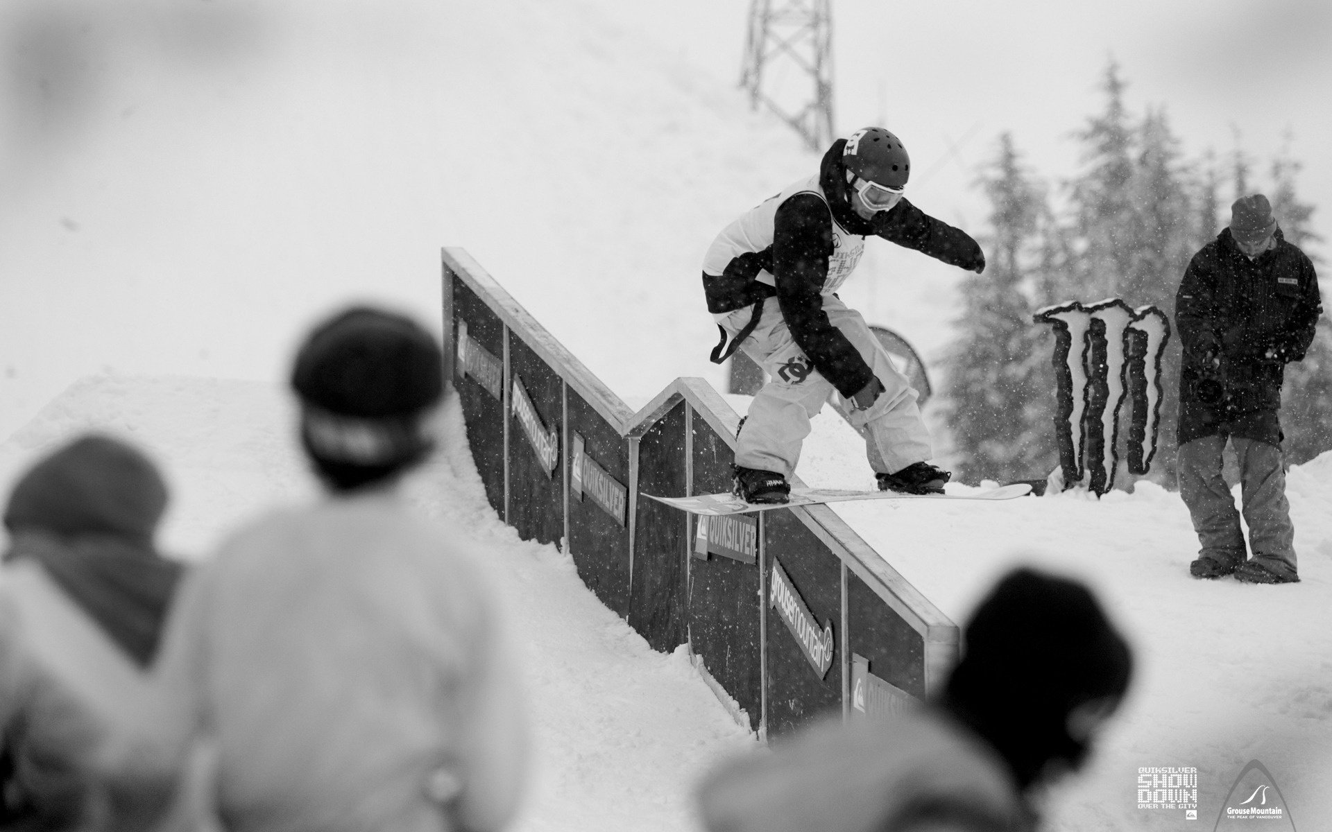 sport extrême extreme snowboard snowboarding compétition descente snowboard garçons adrénaline photo noir et blanc