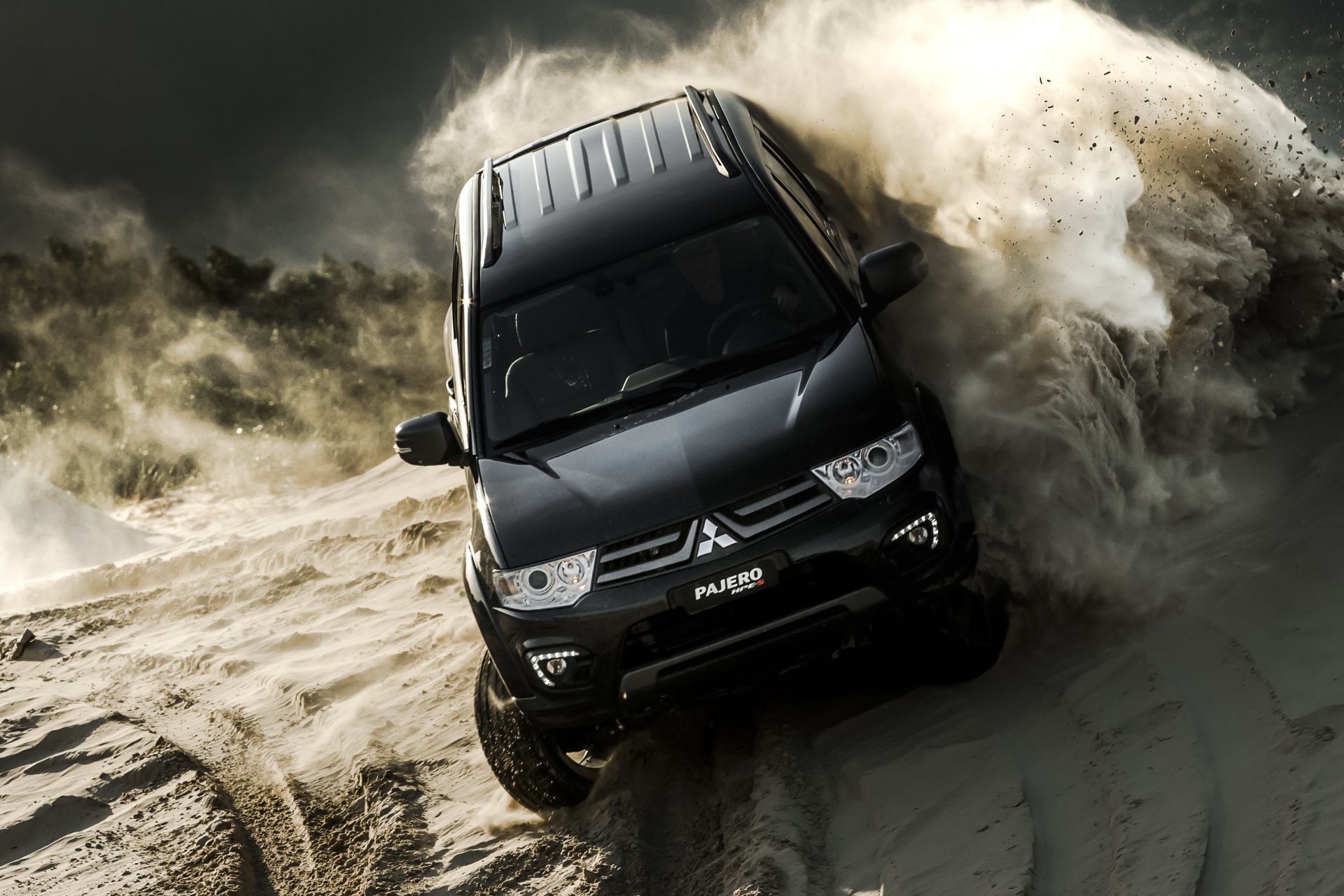 2015 г. mitsubishi pajero hpes мицубиси паджеро