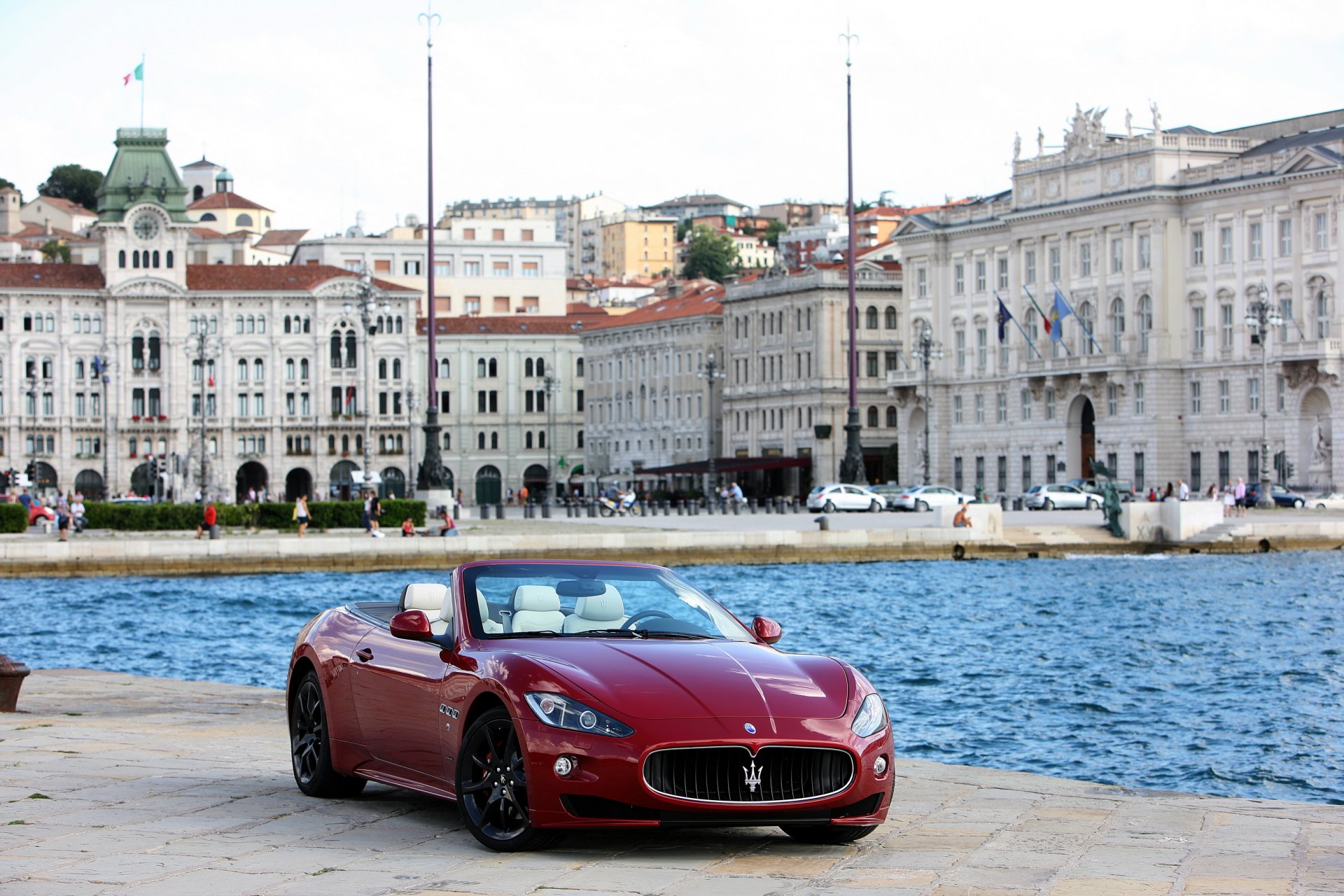 maserati 2011 grancabrio sport wiśnia przód kabriolet samochód miasto zdjęcia