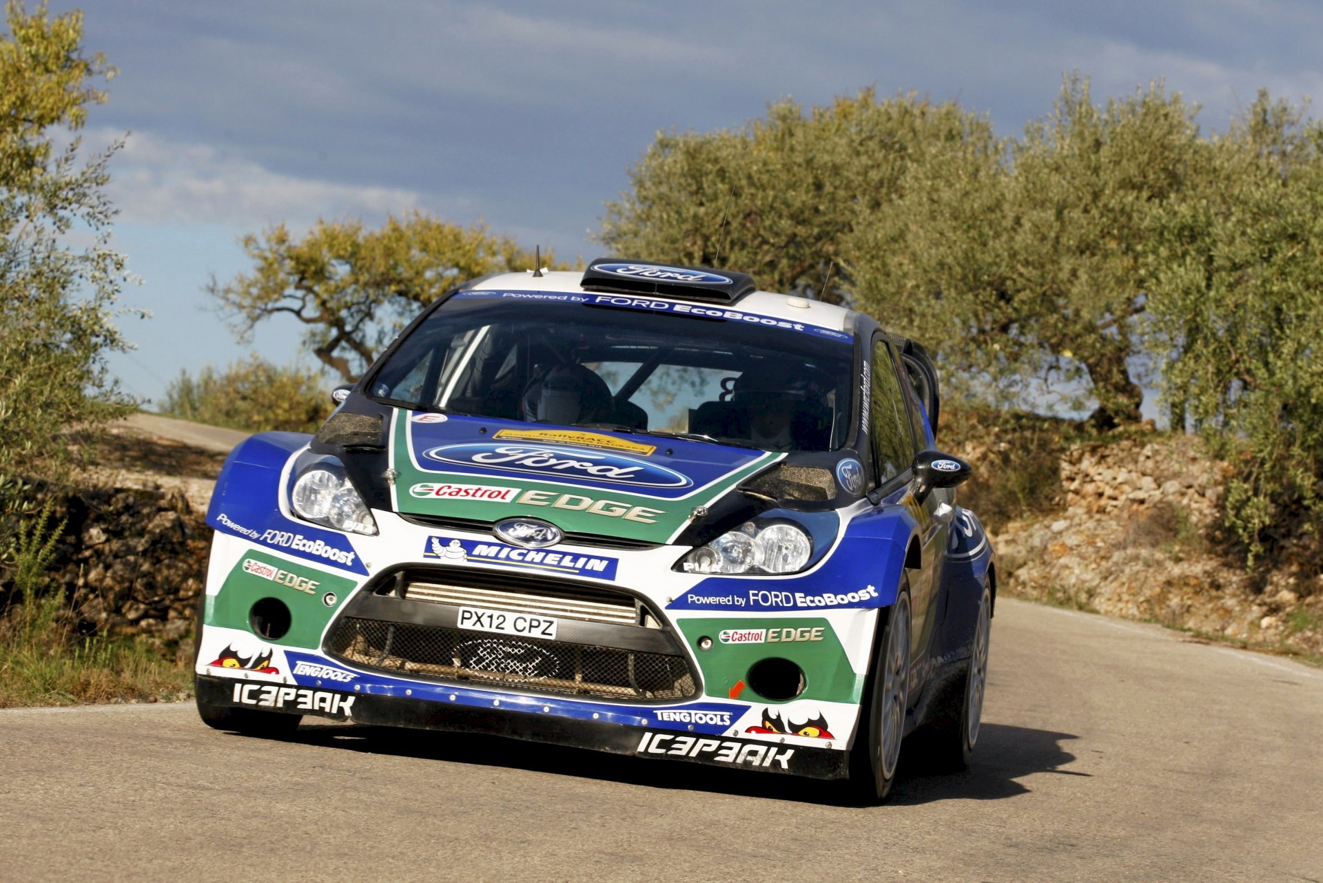 ford fiesta rallye wrc avant phares course sport