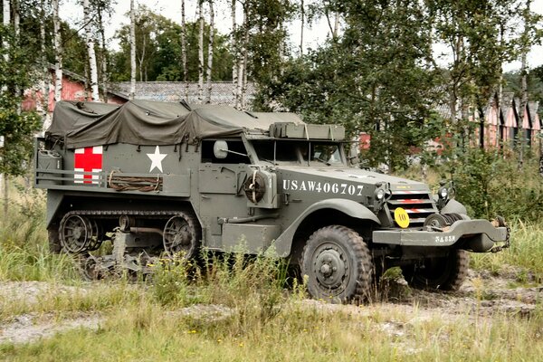 Half-track-pogotowie ratunkowe na wojnie 1940 roku