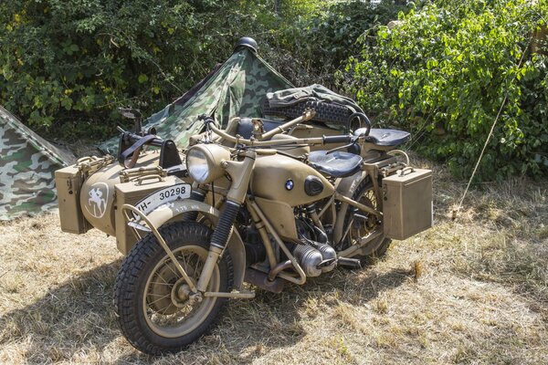 Un antica bmw r-75. Moto del periodo della Seconda Guerra Mondiale