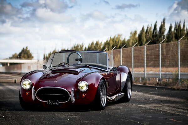 Dark Cherry Cabrio im Retro-Stil