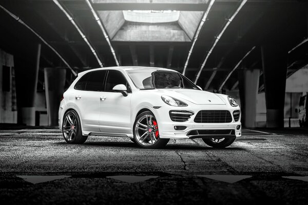 Weißer Porsche Cayenne Turbo