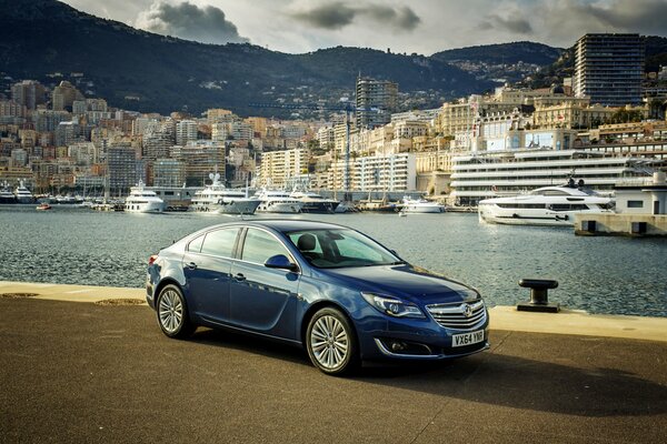 Bleu opel 2014, vauxhall, promenades sur le front de mer