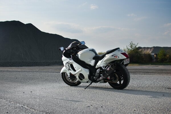 Suzuki gsx1300r blanco Suzuki montaña blanco