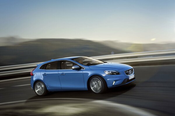 Blaues Bild von Volvo, v40, r-design