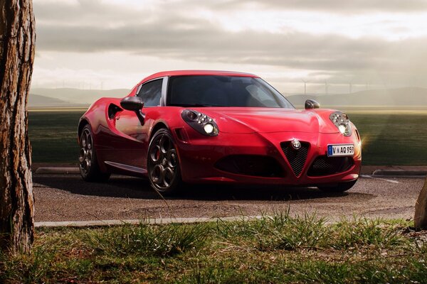 2015 roter Alfa Romeo unter den Strahlen der Sonne