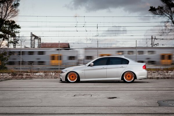 Das Bild des weißen Autos bmw, e90, 320d