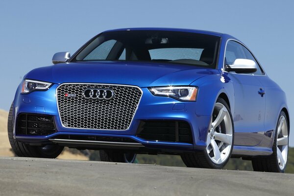 Blue Audi RS 5 without license plates