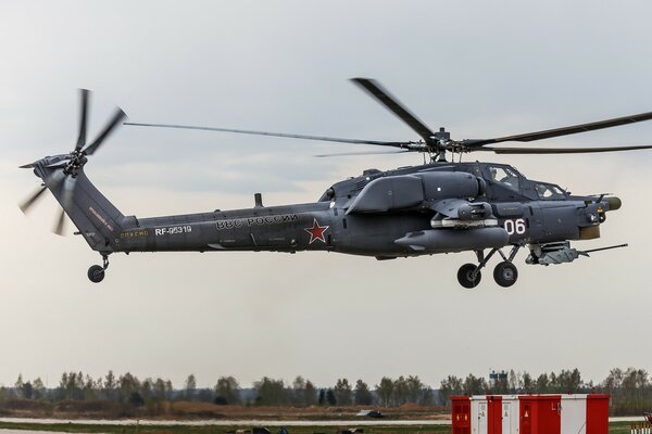 Un avion russe Mi 28 décolle d un héliport