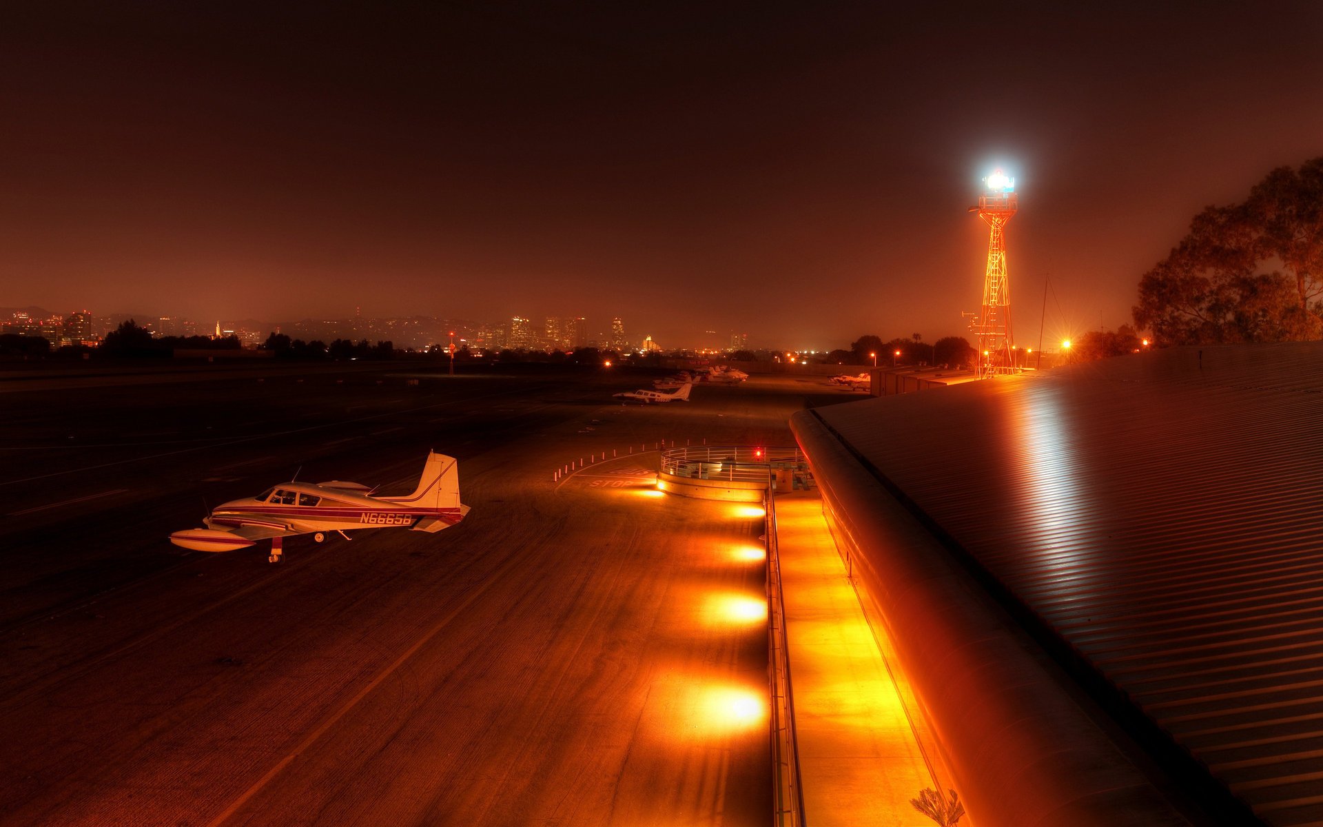 sera aeroporto città aerei pista aviazione civile notte aereo trasporto trasporto aereo